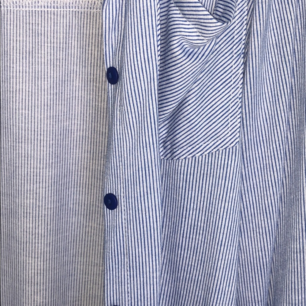 Button down - Picture 2 of 4